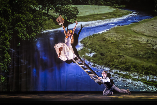 ‘Alice presented by MOMIX’